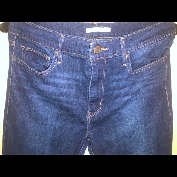 Levi’s Woman’s Slimming Skinny Jeans - Picture 2 of 6